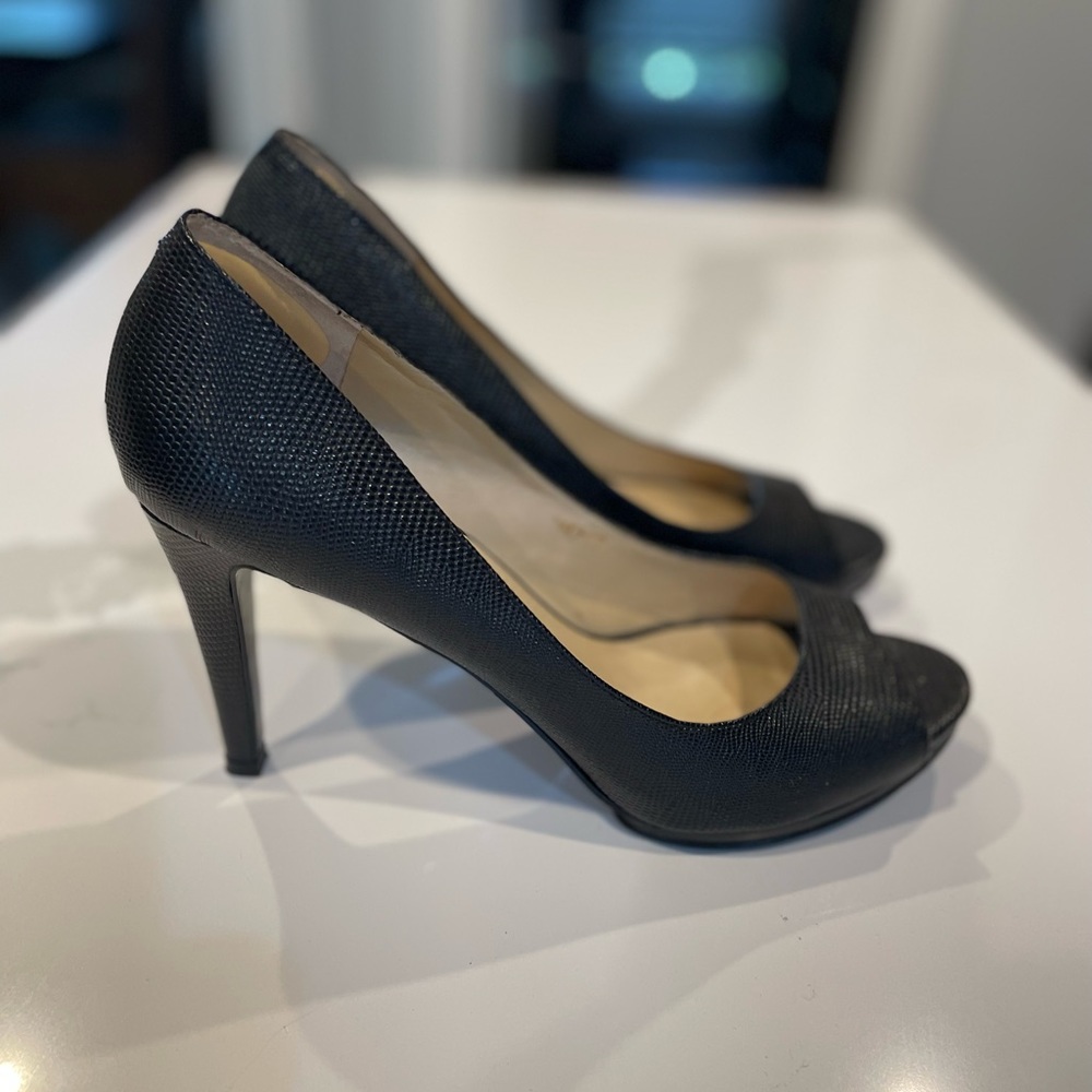Marc Fisher Platform pumps